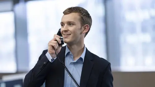 Industry S02E04 Il y a plusieurs femmes...