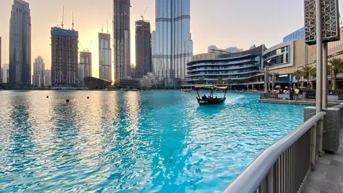 Influenceurs : une vie de rêve à Dubaï