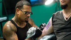Ink Master : le meilleur tatoueur  Des modèles à moitié nues