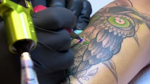 Ink Master rédemption Hawaïenne et jarretière