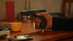 Inside : l'univers des drogues  Tenir les autorités à distance