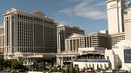 Inside the World's Greatest Hotels S01E02 Raffles