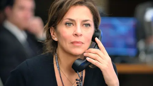 Interpol S02E04 La tête haute