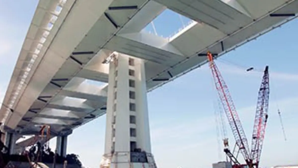 Invincible construction E01 Le Bay Bridge de San Francisco