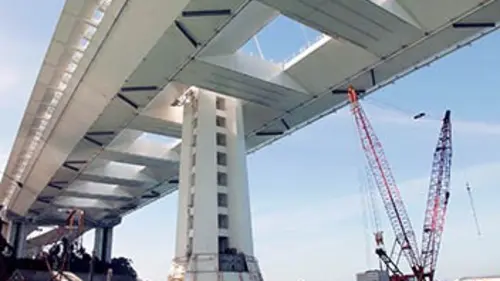 Invincible construction E01 Le Bay Bridge de San Francisco