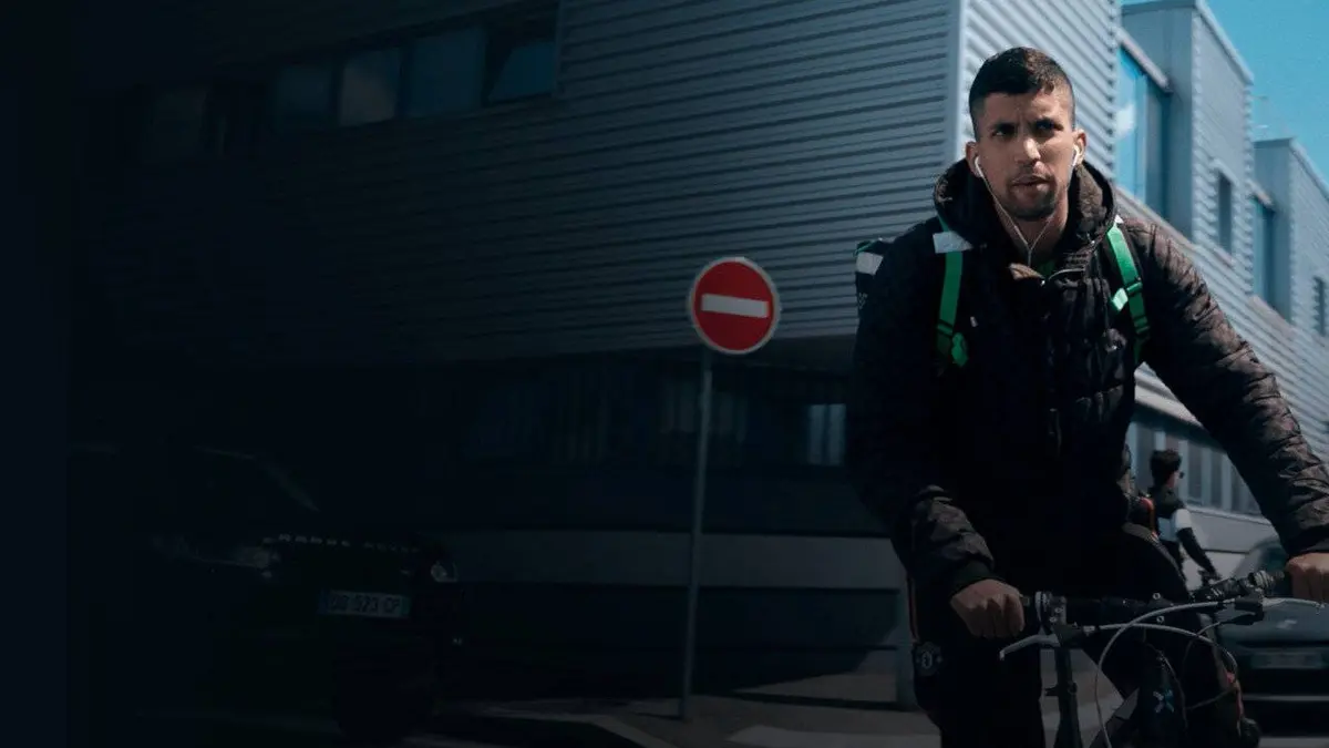 Invisibles, les travailleurs du clic replay