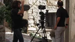 J'entends des voix qui me parlent