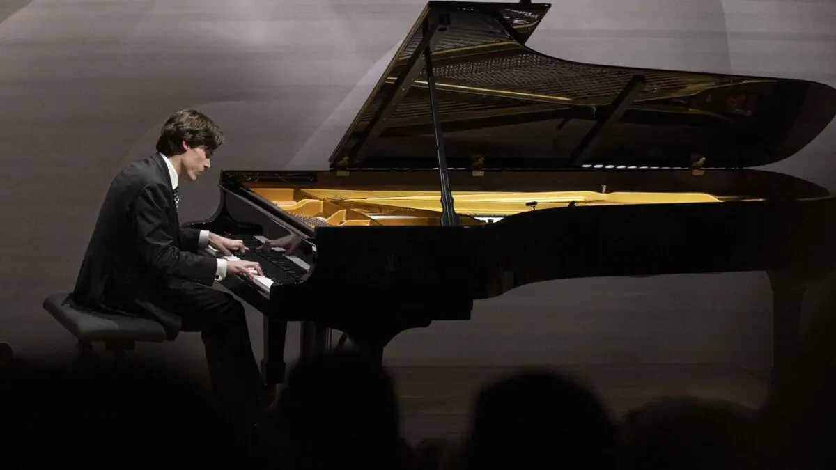 Jaeden Izik-Dzurko : Medtner, Ravel, Rachmaninov - Fondation Louis Vuitton