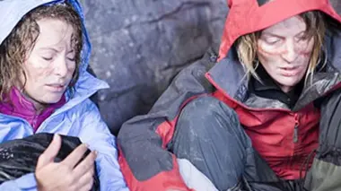 Coincées sur la falaise