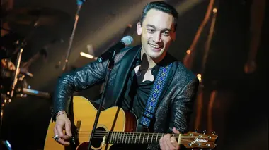 Jean-Baptiste Guegan : la voix de Johnny, le concert événement S01E01