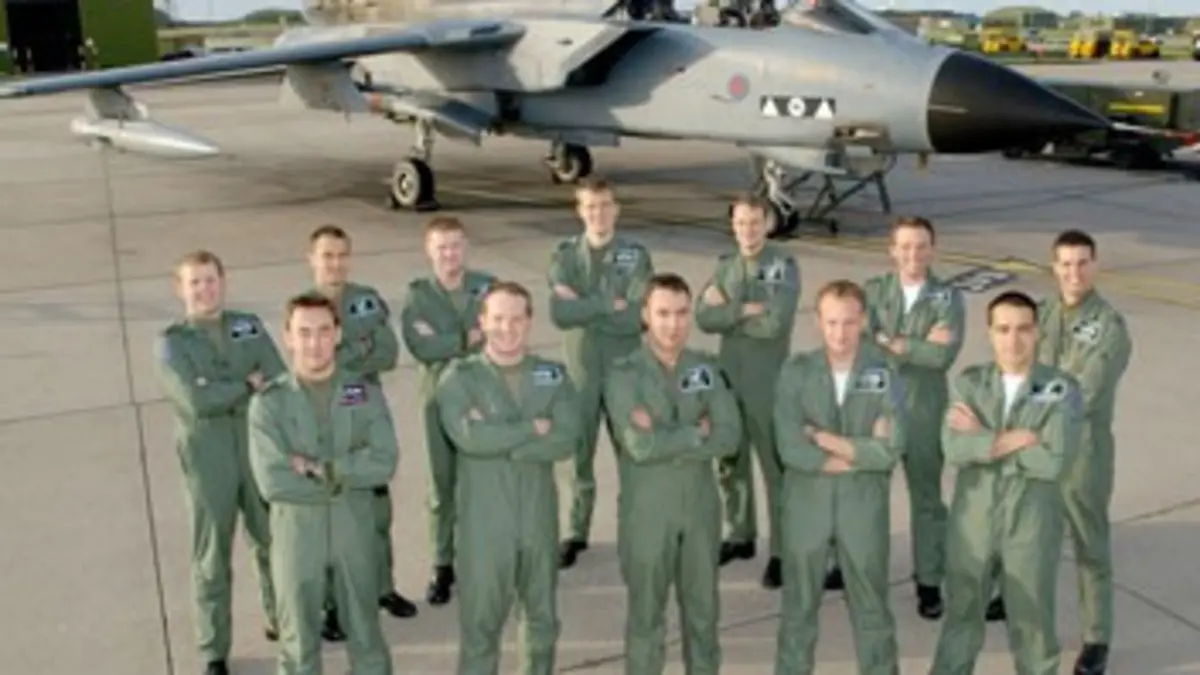 Jet Set : l'école de la Royal Air Force E05 Le côté obscur