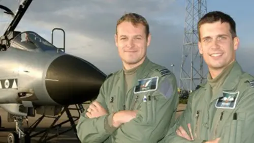 Jet Set : l'école de la Royal Air Force E04 Larguez les bombes