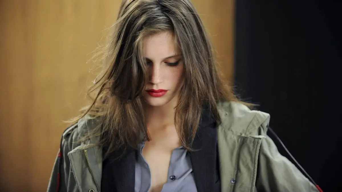 Visuel de Jeune & jolie