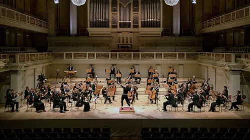 Casting Joana Mallwitz dirige Mozart et Tchaïkovski