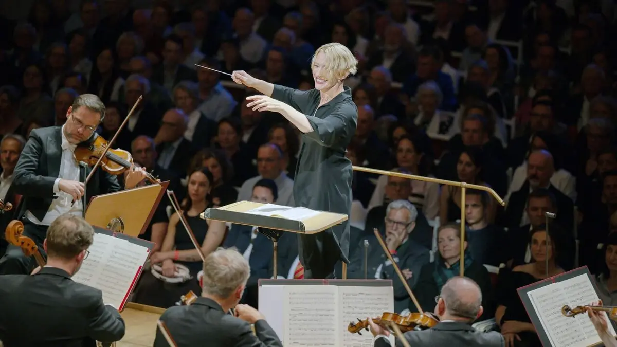 Joana Mallwitz dirige Ravel, Beethoven, Meredith et Dessner