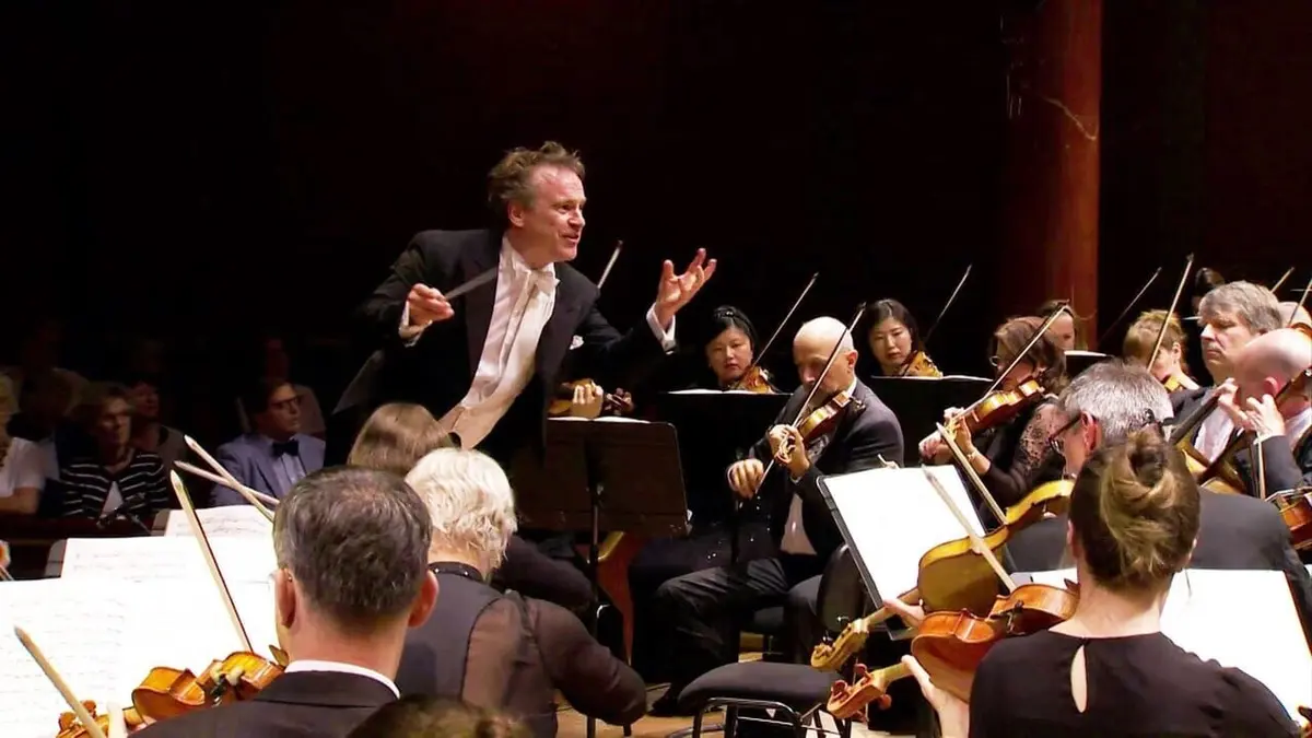 Jonathan Nott dirige Honegger, MacMillan, Gershwin, Bernstein