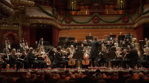 Jonathan Nott et l'Orchestre de la Suisse Romande Britten, Chostakovitch