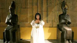 Joséphine, ange gardien S15E01 Le sourire de la momie