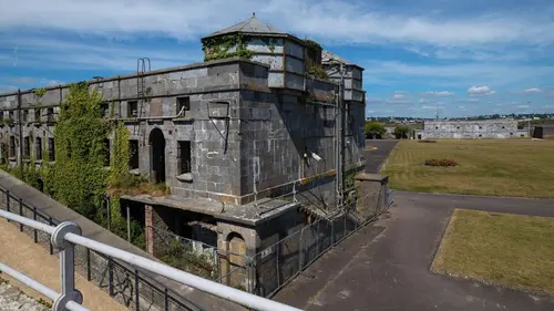Josh Gates aux frontières du réel Les secrets de Spike Island