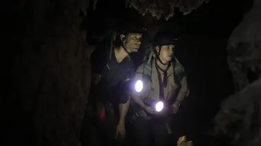 Josh Gates aux frontières du réel Descente dans l'inframonde maya