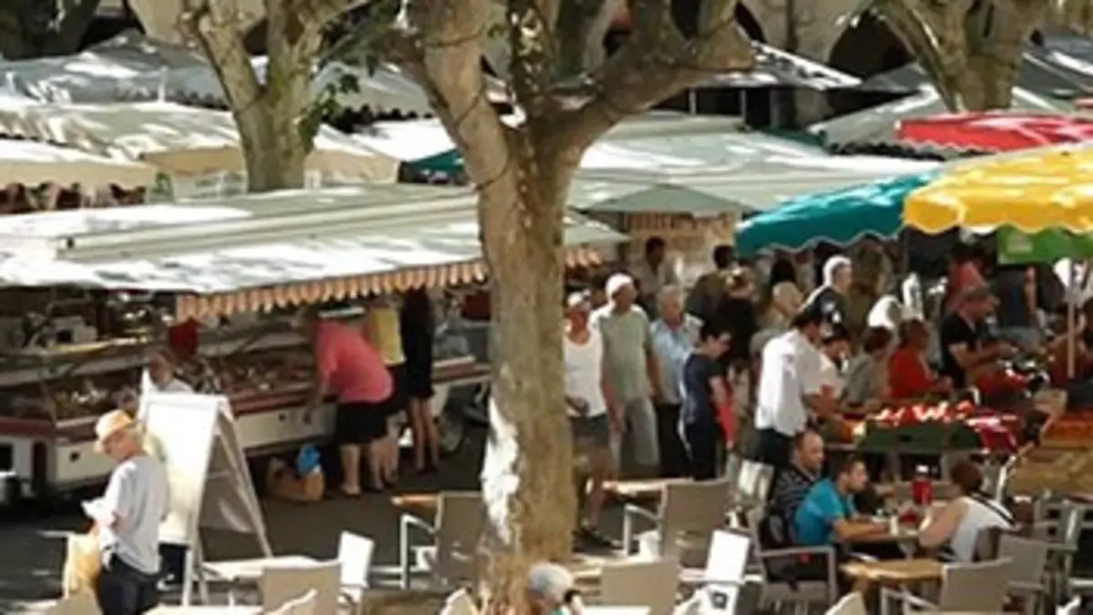 Jour de marché, de Barbès à Uzès