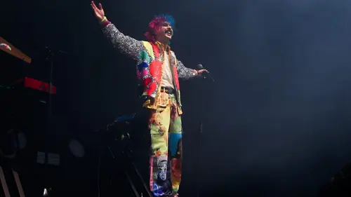Julien Granel en concert aux Vieilles Charrues 2024