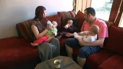 Sur TFX à 22h55 : Jumeaux, triplés, quadruplés : mais comment font les parents ?