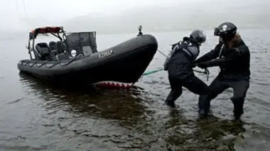 Justiciers des mers : îles Féroé S01E03 Au coeur de l'action / Pris au piège