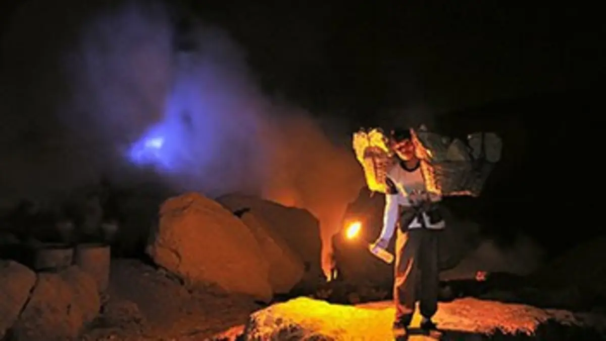 Kawah Ijen, le mystère des flammes bleues