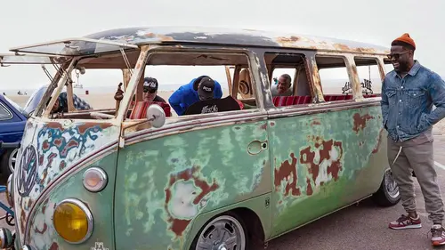 Kevin Hart & Cie : passion customs S01E05 Sur le circuit