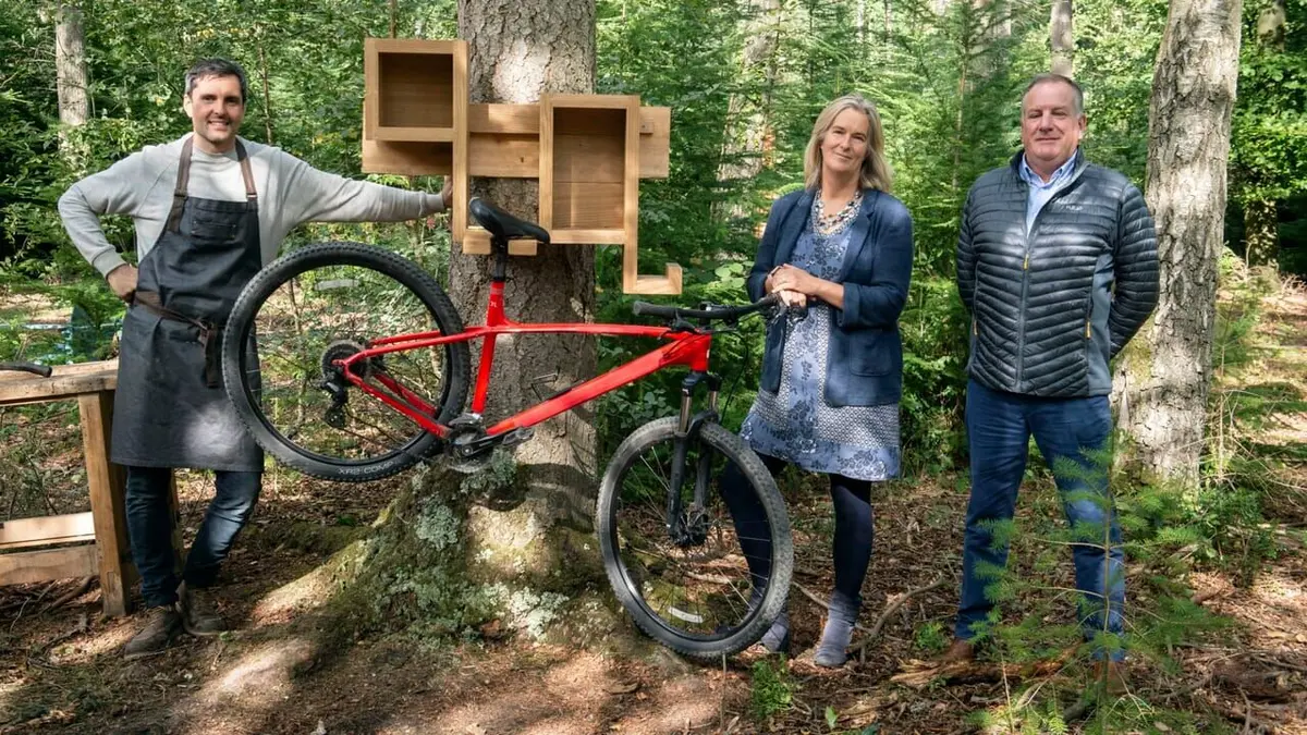 Kings of the Wood Une bibliothèque pour Zakia