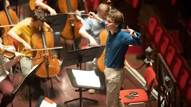 Klaus Mäkela dirige le Concert de Noël au Concertgebouw d'Amsterdam