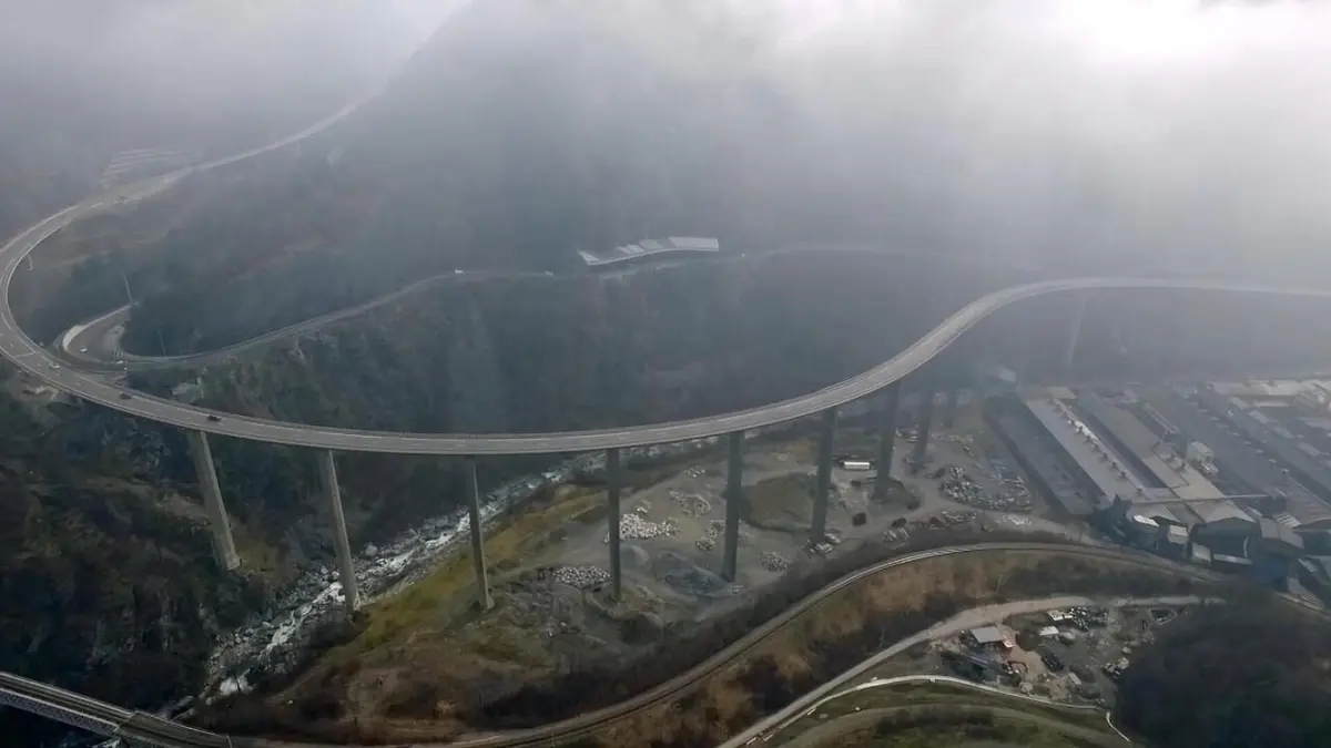 L'A40, l'autoroute des titans