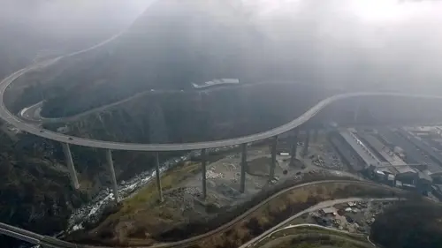 L'A40, l'autoroute des titans