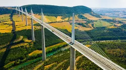L'A75 : sur la route du viaduc de Millau