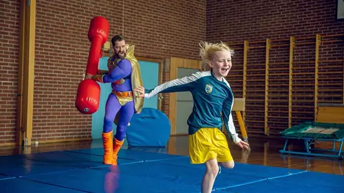 L'Académie des Super-Héros S01E10 Le combat épique