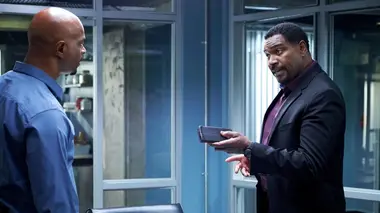 L'arme fatale S03E07 Enterré vivant
