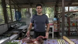 L'aventurier du goût en Afrique S02E03 Lamou