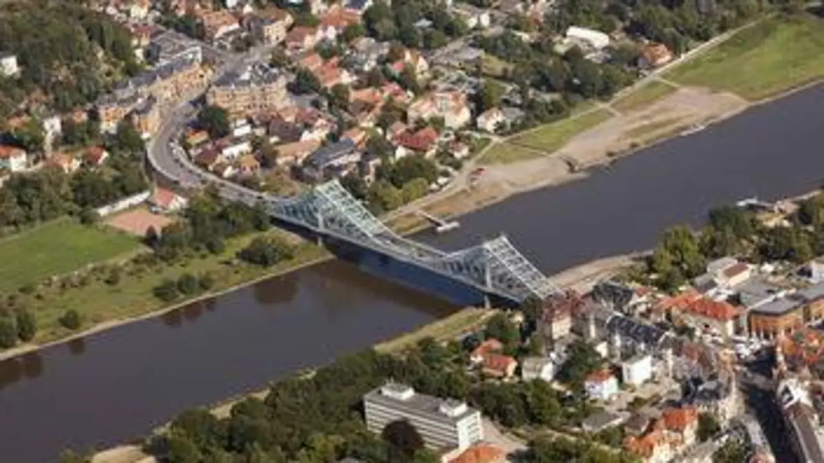 L'Elbe vu du ciel S01E01 De Schnackenburg à Hambourg