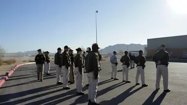 Officiers sur le qui-vive