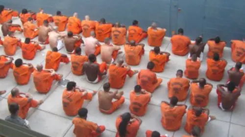 L'enfer des prisons E25 Gardiens sous pression