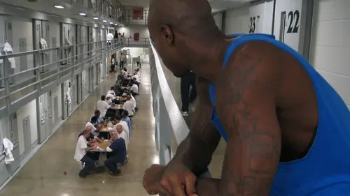 L'enfer des prisons S02E01 La guerre des gangs à Salinas Valley