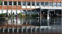 Visuel de L'envers du tableau : pile profs, face élèves