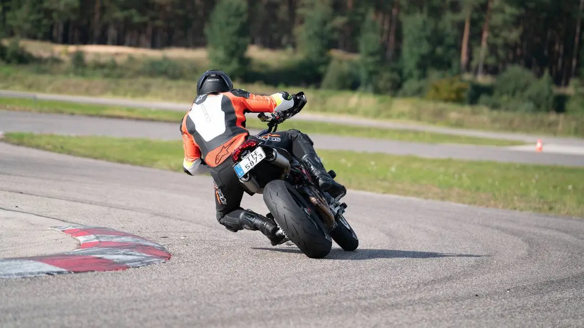 L'Equipe Moteur : High Side Road Trip électrique en Italie