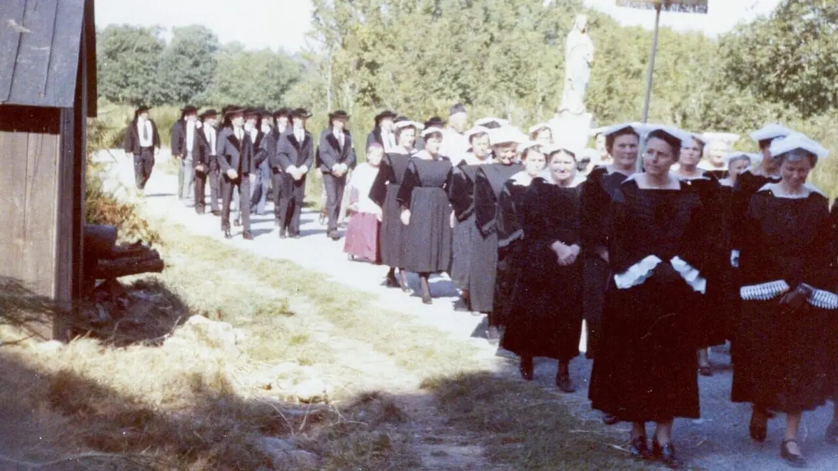 L'île aux trente cercueils S01E01 Premiers mystères
