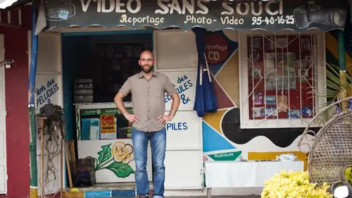 L'odyssée de la sandale en plastique