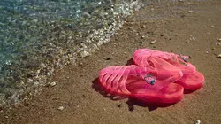 L'odyssée de la sandale en plastique