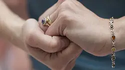 Visuel de L'oeil et la main