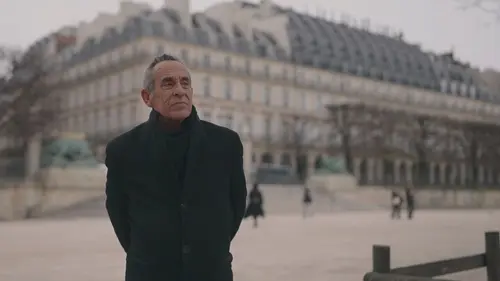 La face cachée de l'homme en noir