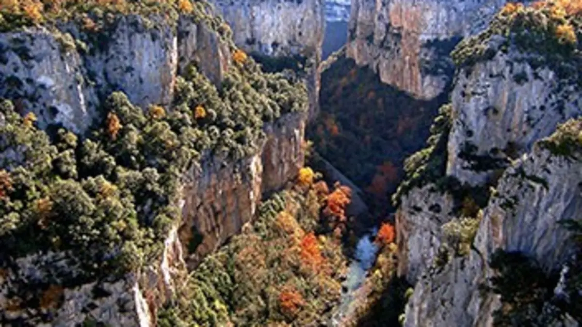 La face sauvage des Pyrénées E01 La saison des couleurs